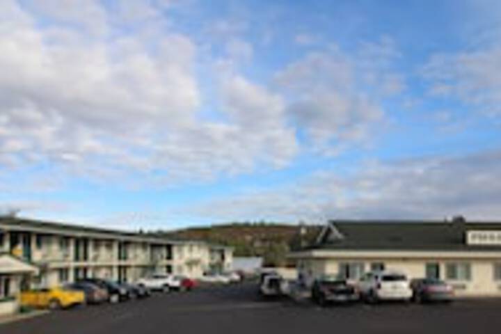 Ponderosa Motel - thumb 0