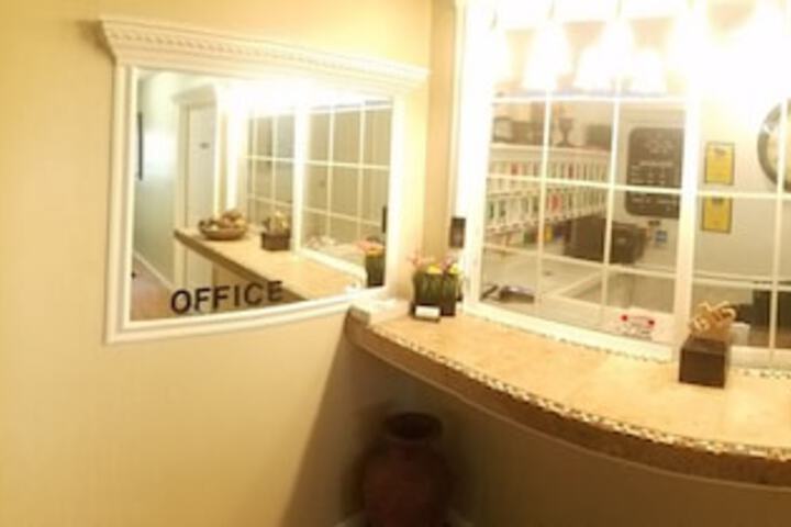 Amber Inn Motel - thumb 1