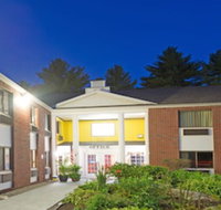 Days Inn by Wyndham Brunswick Bath Area - Orlando Tourists