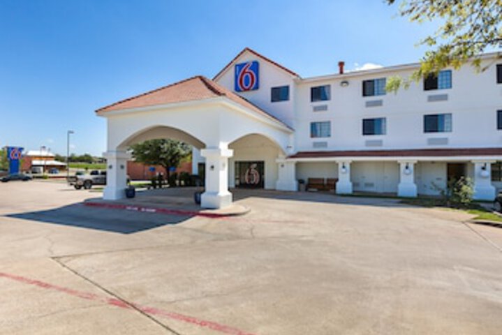 Motel 6 Bedford, TX - Fort Worth - thumb 0