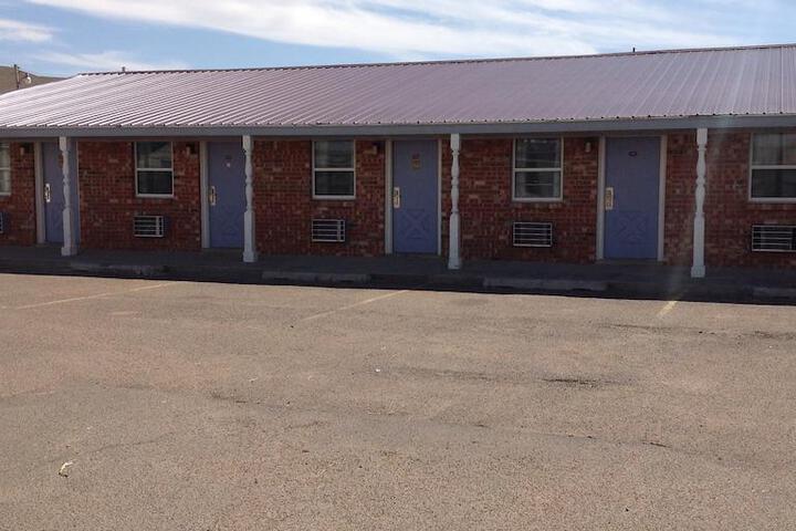 Colonial Inn - thumb 0