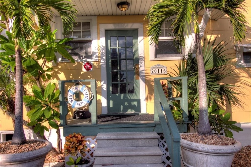 Sun N Fun Beachfront Vacation Rentals - thumb 0