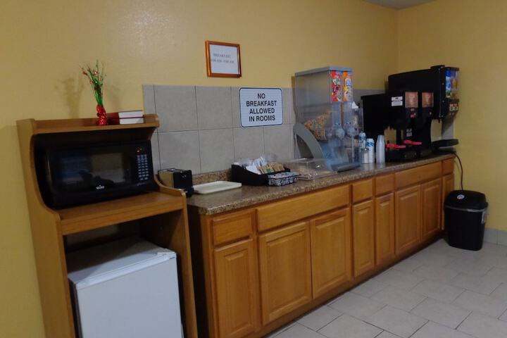 National 9 Inn Garden City - thumb 4