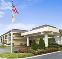 Super 8 by Wyndham Calhoun - Orlando Tourists
