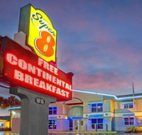 Super 8 by Wyndham Kissimmee - Orlando Tourists