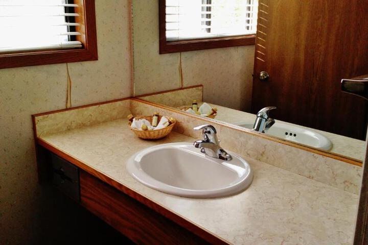 East Glacier Motel & Cabins - thumb 6