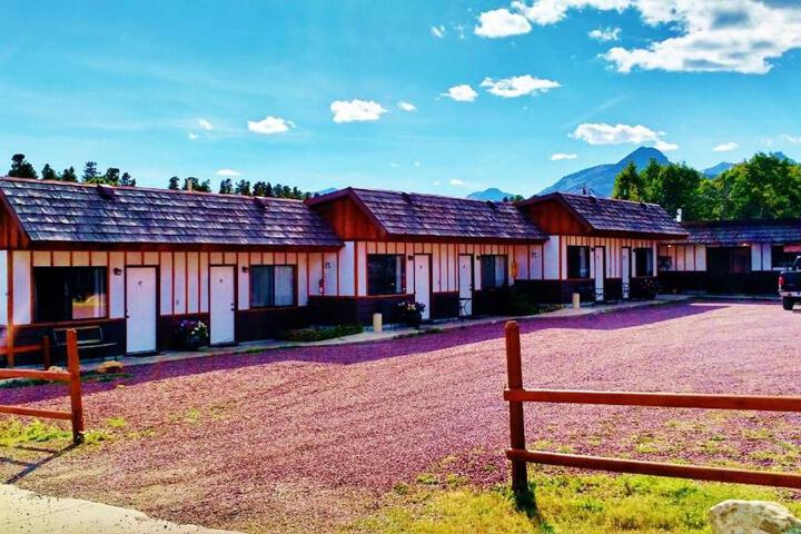 East Glacier Motel & Cabins - thumb 7