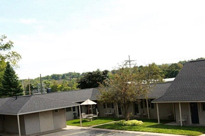 Boyne City Motel - thumb 1