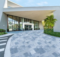 DoubleTree by Hilton Tampa Rocky Point Waterfront - Orlando Tourists