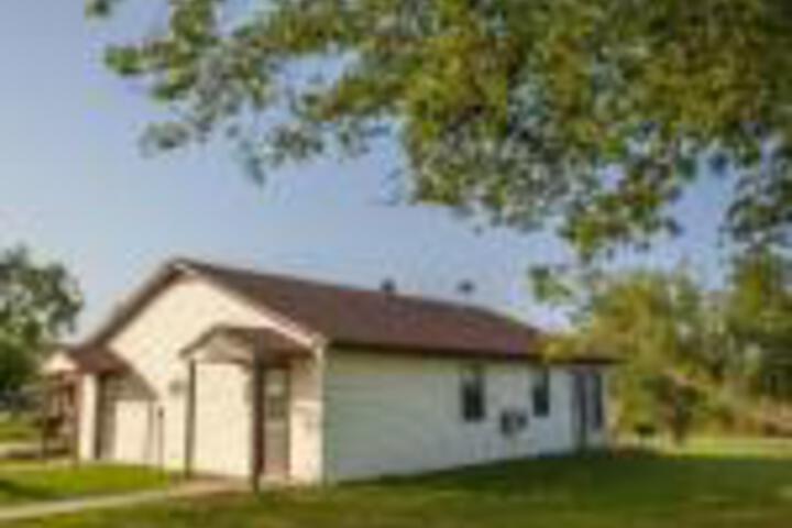 Bay Landing Camping Resort Deluxe Cabin 29 - thumb 0