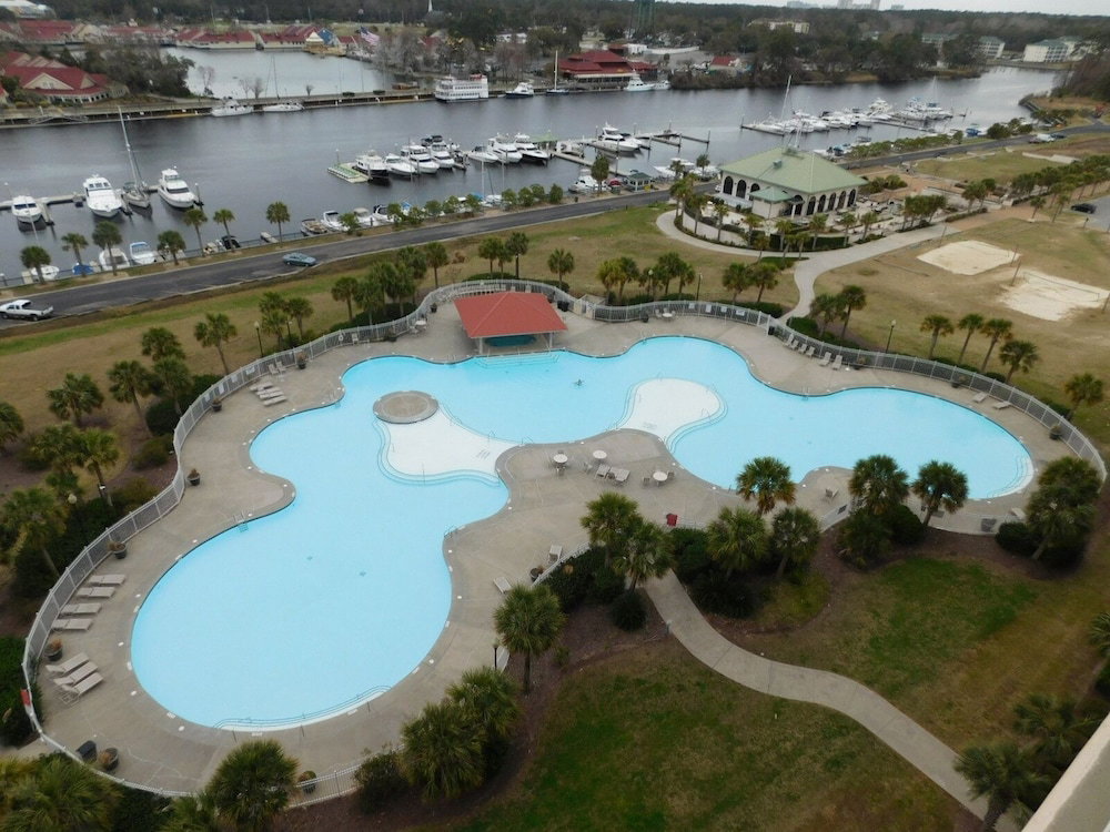 Yacht Club Villas - thumb 1