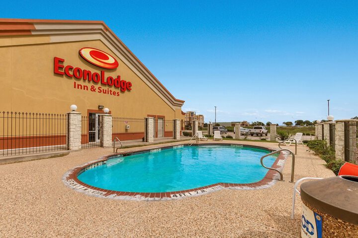 Econo Lodge Inn & Suites Bridgeport - thumb 3