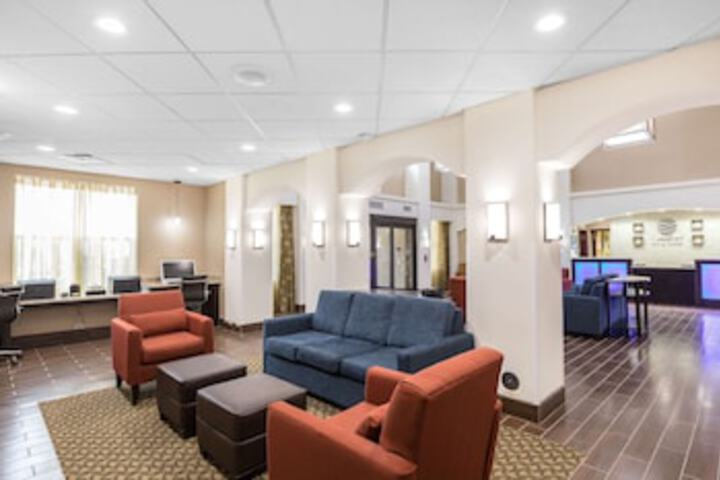 Comfort Inn & Suites - thumb 0