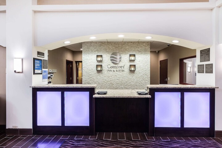 Comfort Inn & Suites - thumb 4