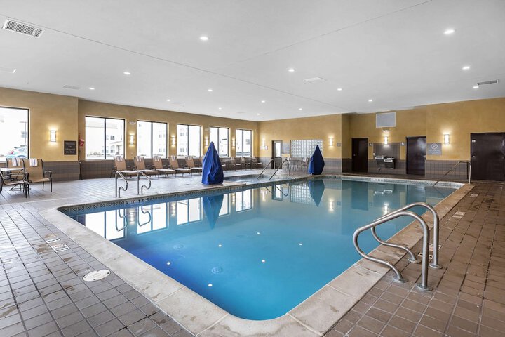 Comfort Inn & Suites - thumb 3