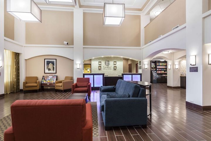 Comfort Inn & Suites - thumb 5