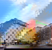 Holiday Inn Express Fayetteville- Univ of AR Area an IHG Hotel - Orlando Tourists