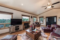 Mountain Views - Three Bedroom Cabin with Hot Tub