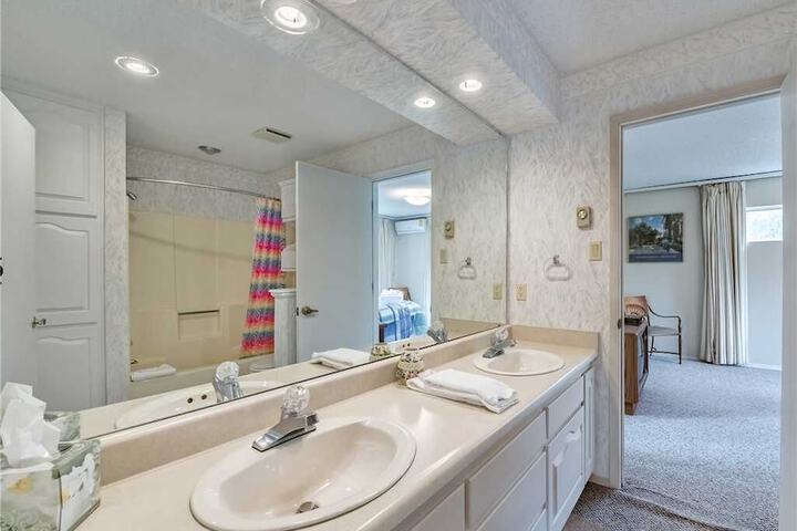 High Mesa Escape Three Bedroom Cabin - thumb 2