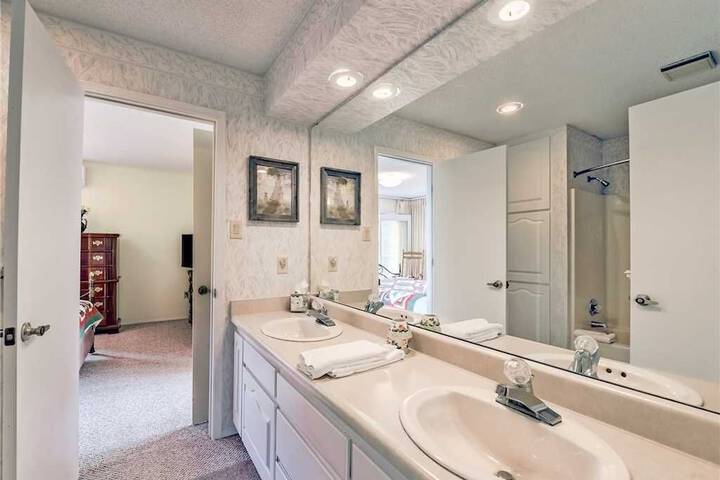 High Mesa Escape Three Bedroom Cabin - thumb 3