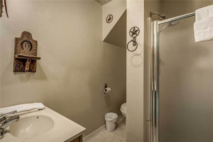 Holly Haven Five Bedroom Cabin - thumb 4