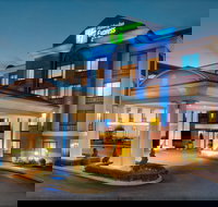 Holiday Inn Express Hotel  Suites Warwick-Providence Arpt an IHG Hotel - Orlando Tourists