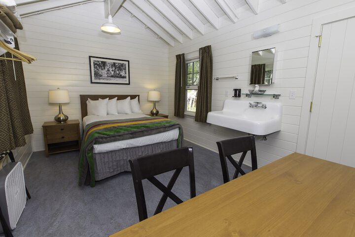 Swiftcurrent Motor Inn And Cabins - Inside The Park - thumb 3