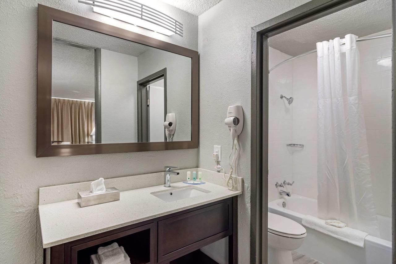 Quality Inn & Suites - thumb 15