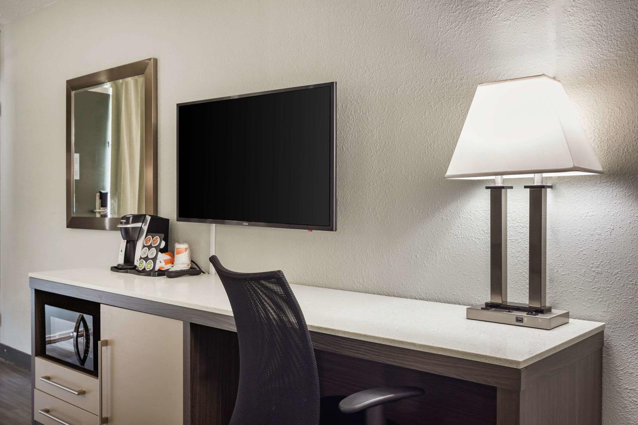 Quality Inn & Suites - thumb 12