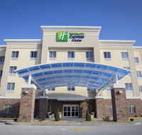Holiday Inn Express and Suites Edwardsville - Orlando Tourists