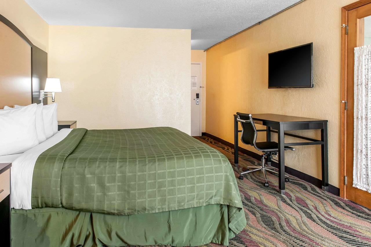 Quality Inn Logansport - thumb 25