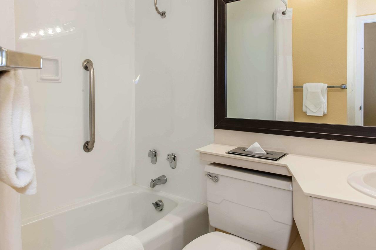 Quality Inn Logansport - thumb 18