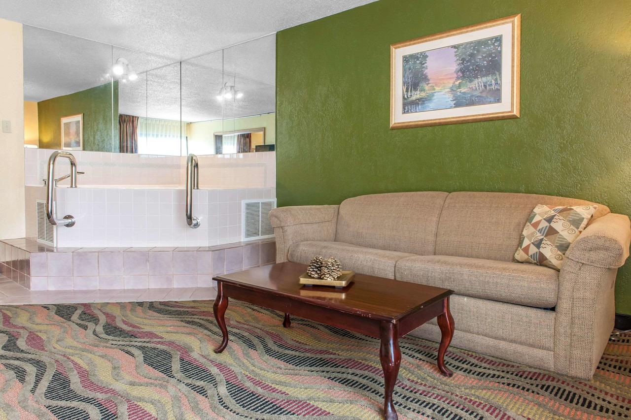 Quality Inn Logansport - thumb 7