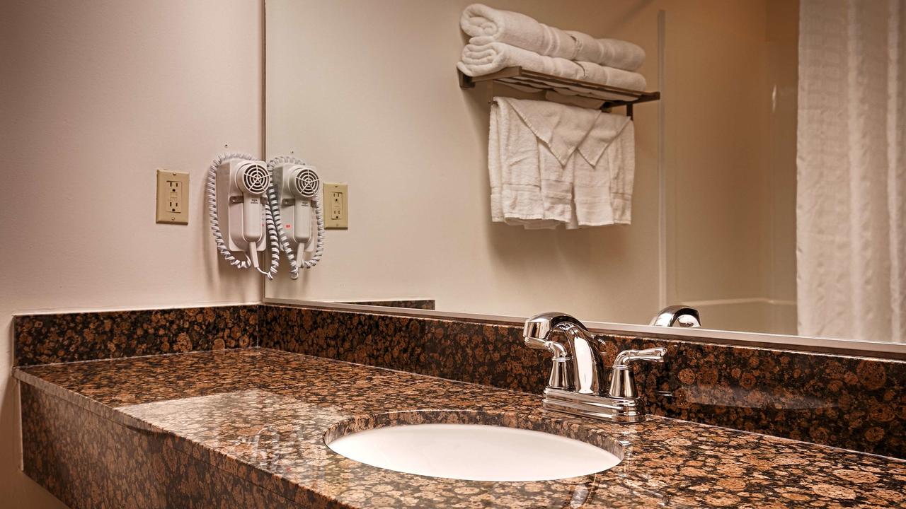 Best Western Plus Gas City - thumb 26