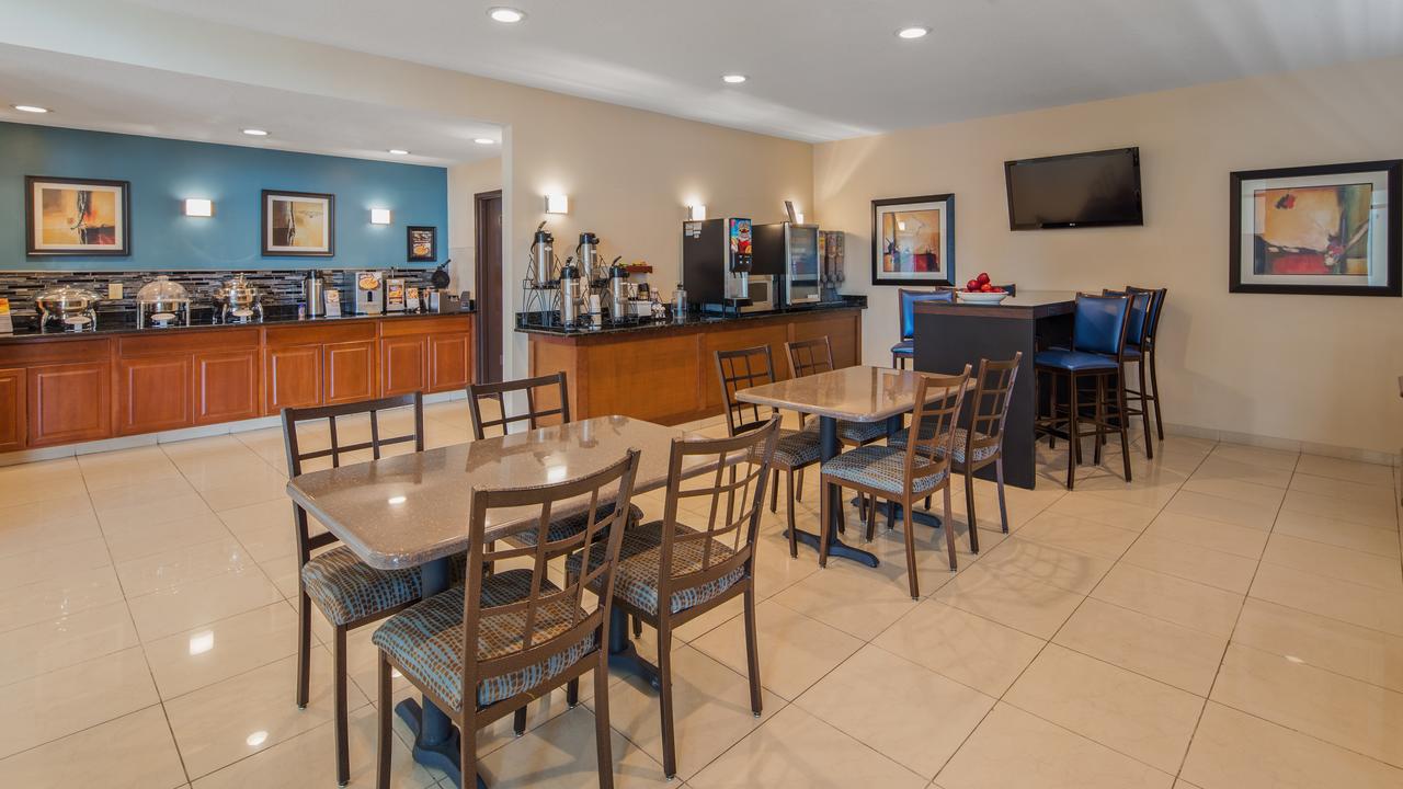 Best Western Plus Gas City - thumb 3