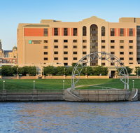 Embassy Suites Des Moines Downtown - Orlando Tourists