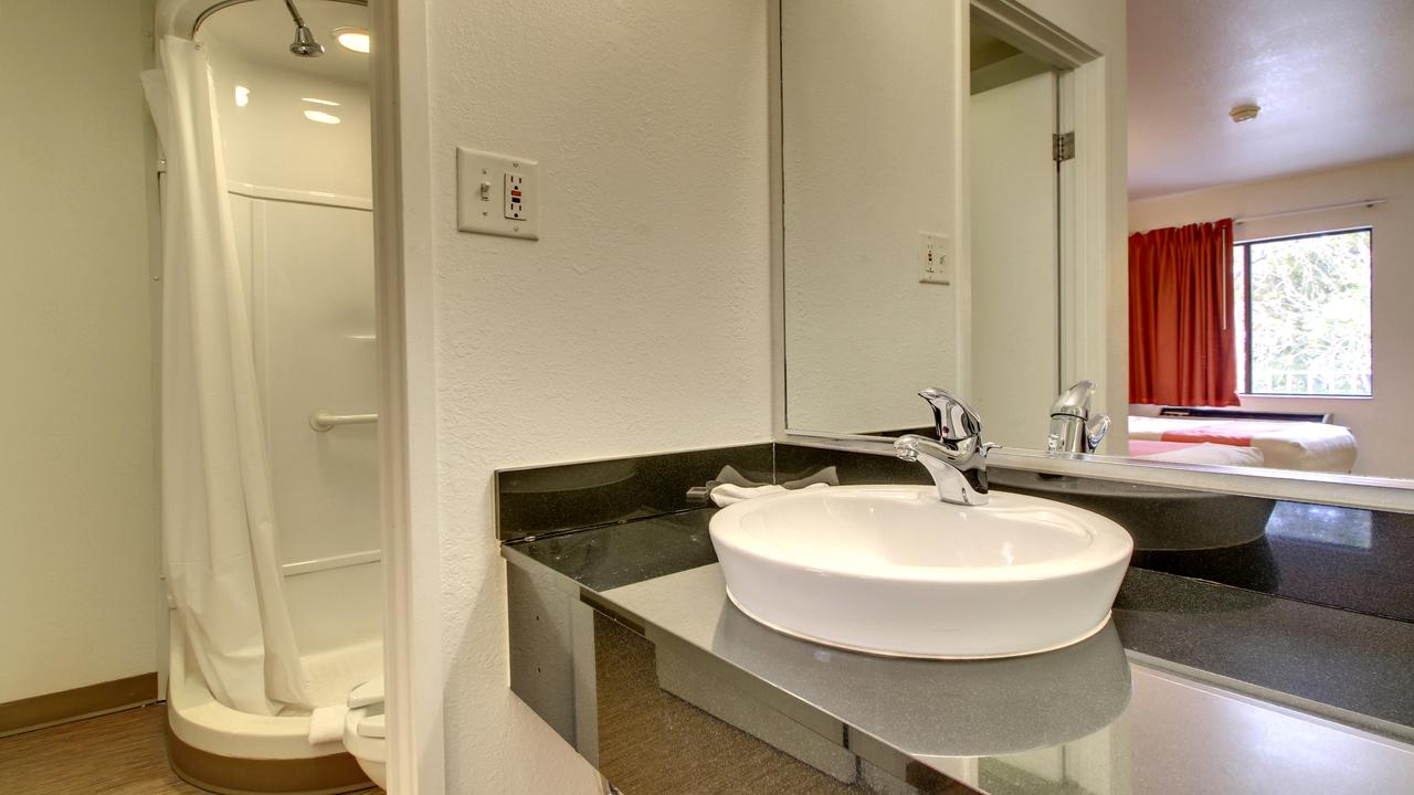 Motel 6 Des Moines North - thumb 21