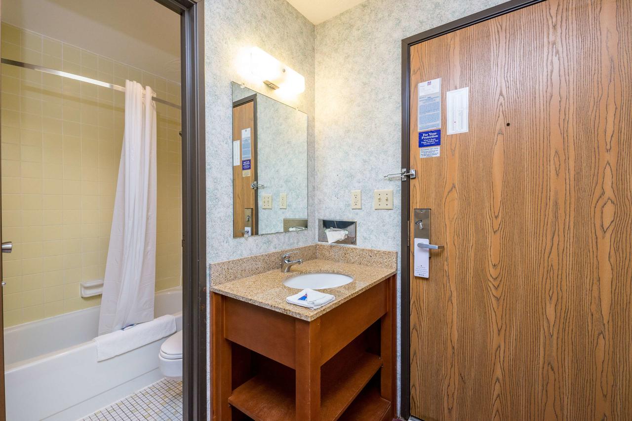 Motel 6 Cedar Rapids Airport - thumb 17