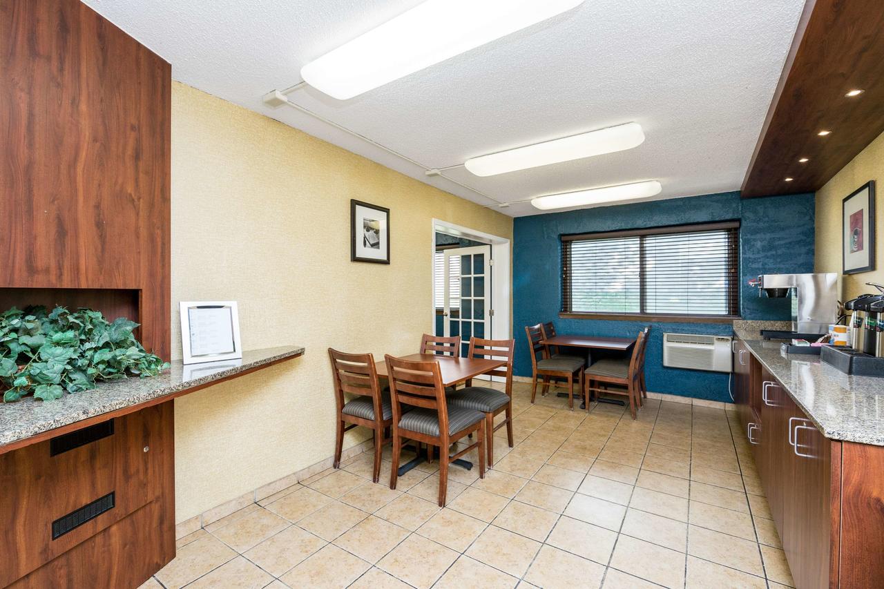 Motel 6 Cedar Rapids Airport - thumb 9