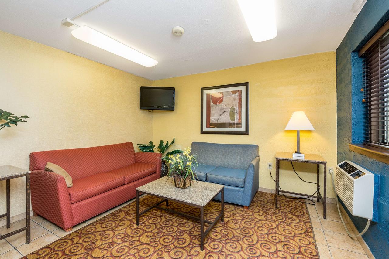 Motel 6 Cedar Rapids Airport - thumb 10