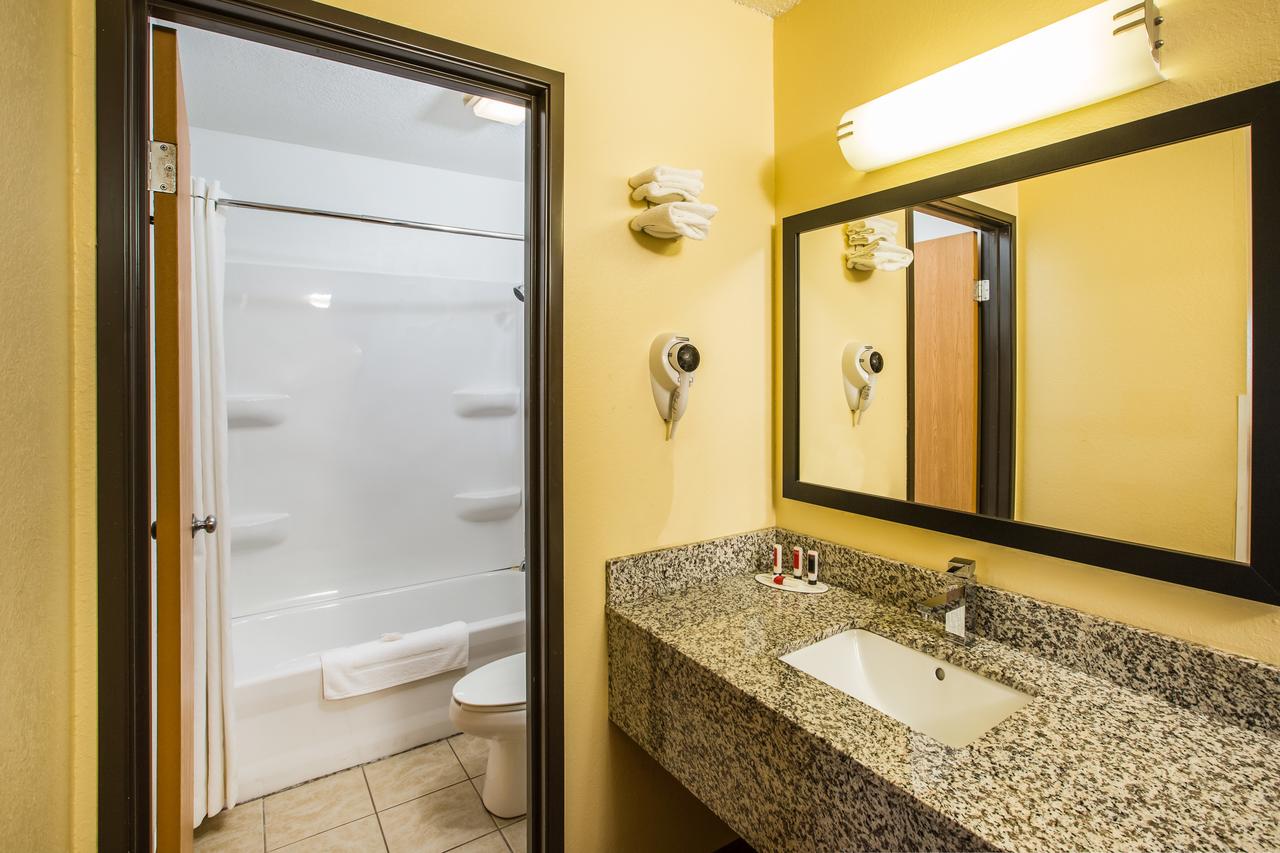 Baymont By Wyndham Cedar Rapids - thumb 3