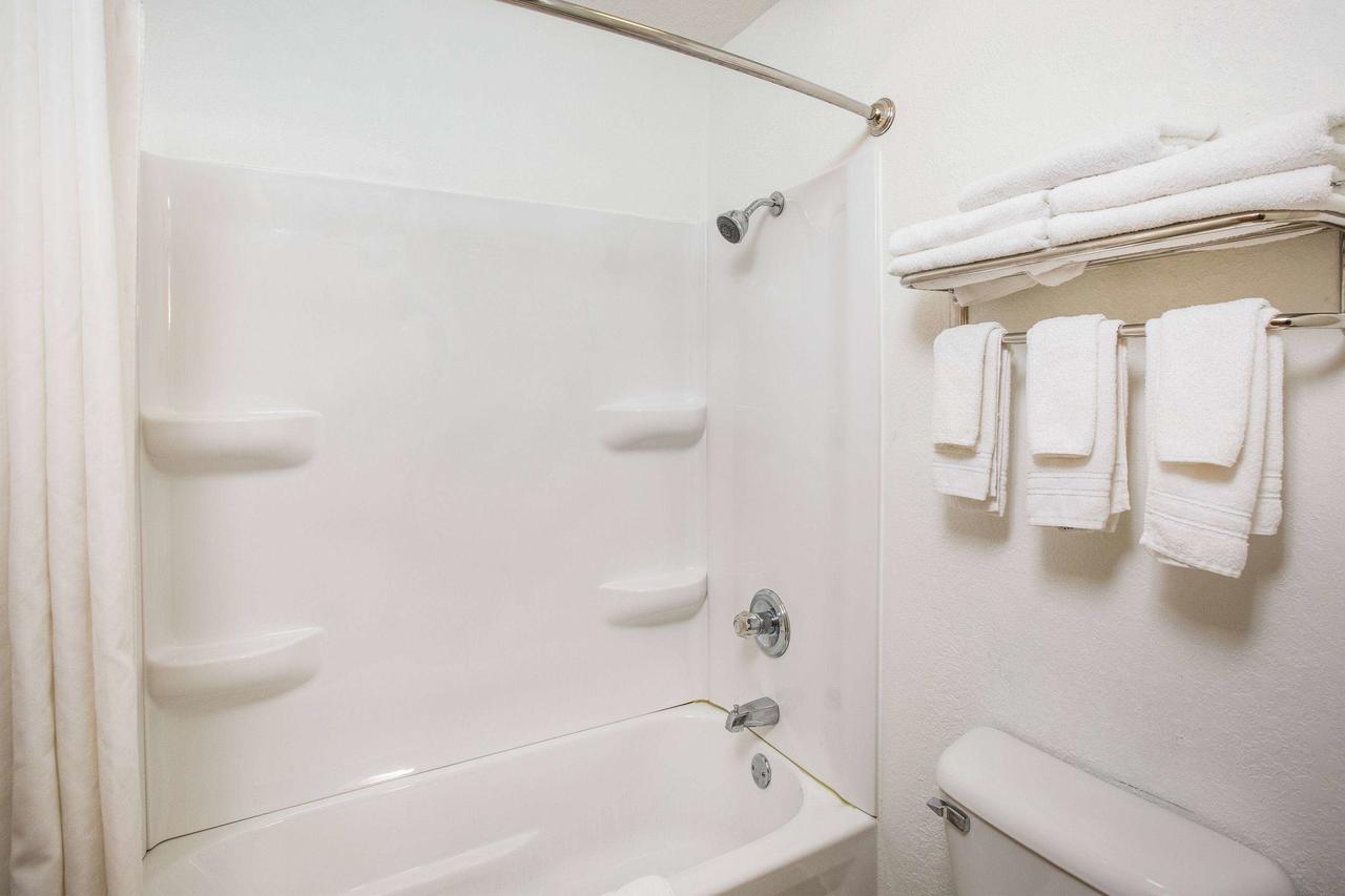 Baymont By Wyndham Cedar Rapids - thumb 19
