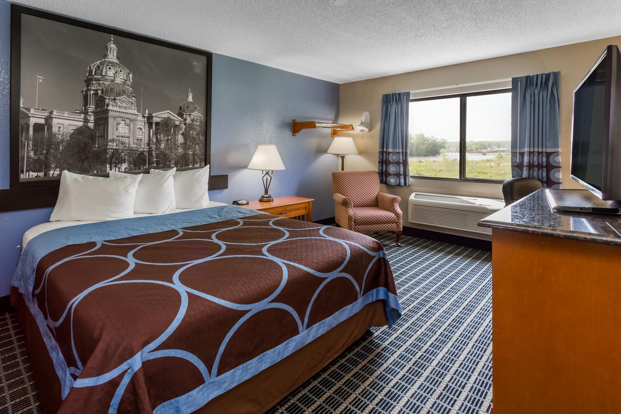 Super 8 By Wyndham Iowa City/Coralville - thumb 3