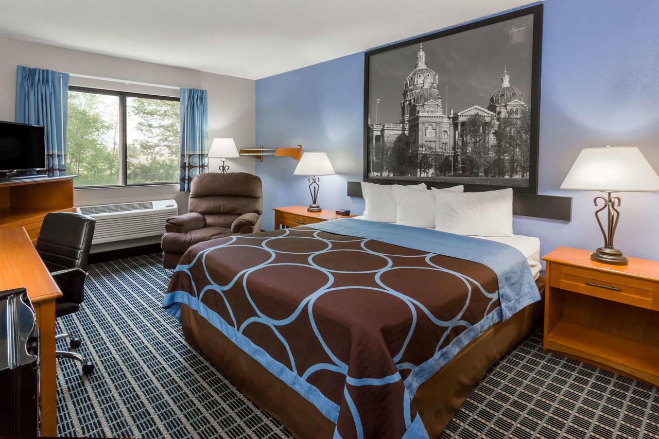 Super 8 By Wyndham Iowa City/Coralville - thumb 30