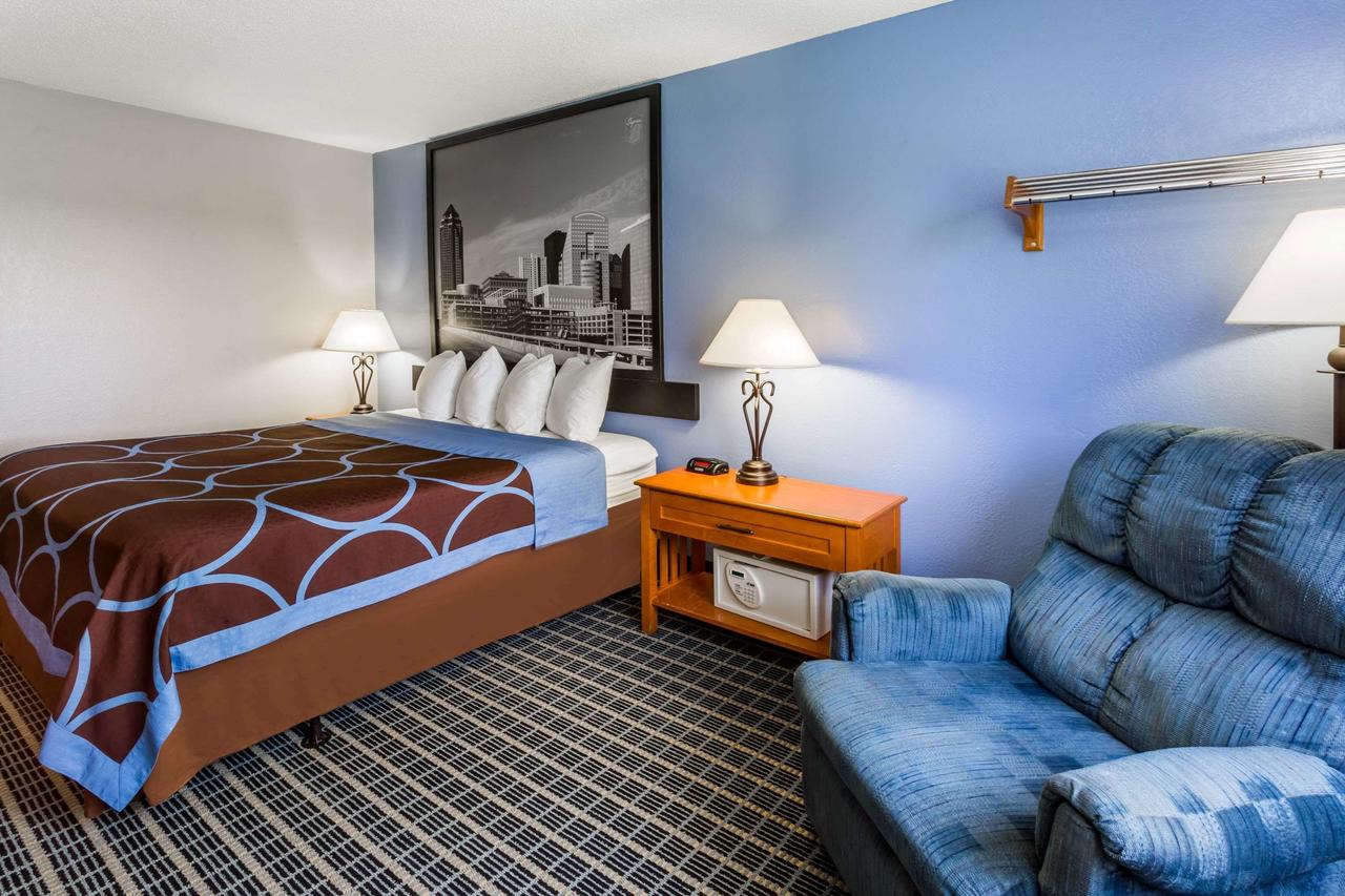 Super 8 By Wyndham Iowa City/Coralville - thumb 1