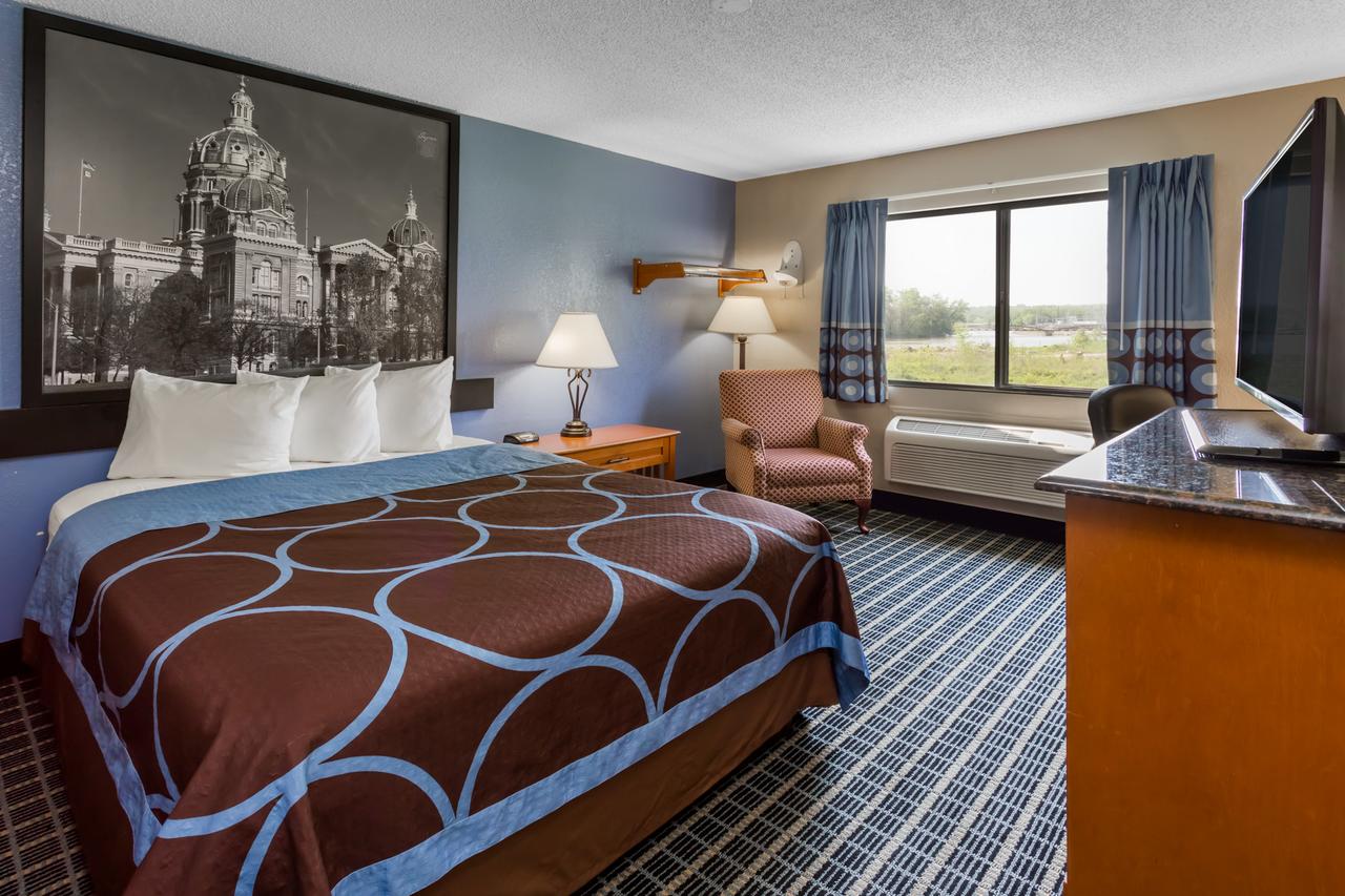 Super 8 By Wyndham Iowa City/Coralville - thumb 19