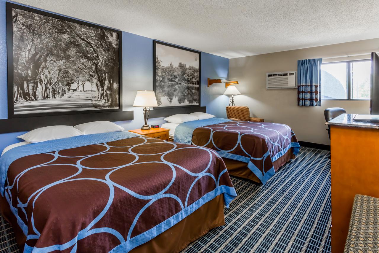 Super 8 By Wyndham Iowa City/Coralville - thumb 12