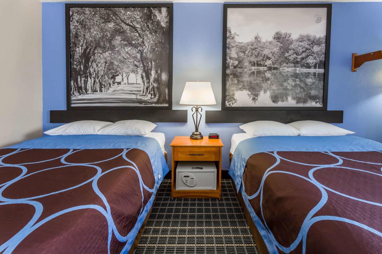 Super 8 By Wyndham Iowa City/Coralville - thumb 33