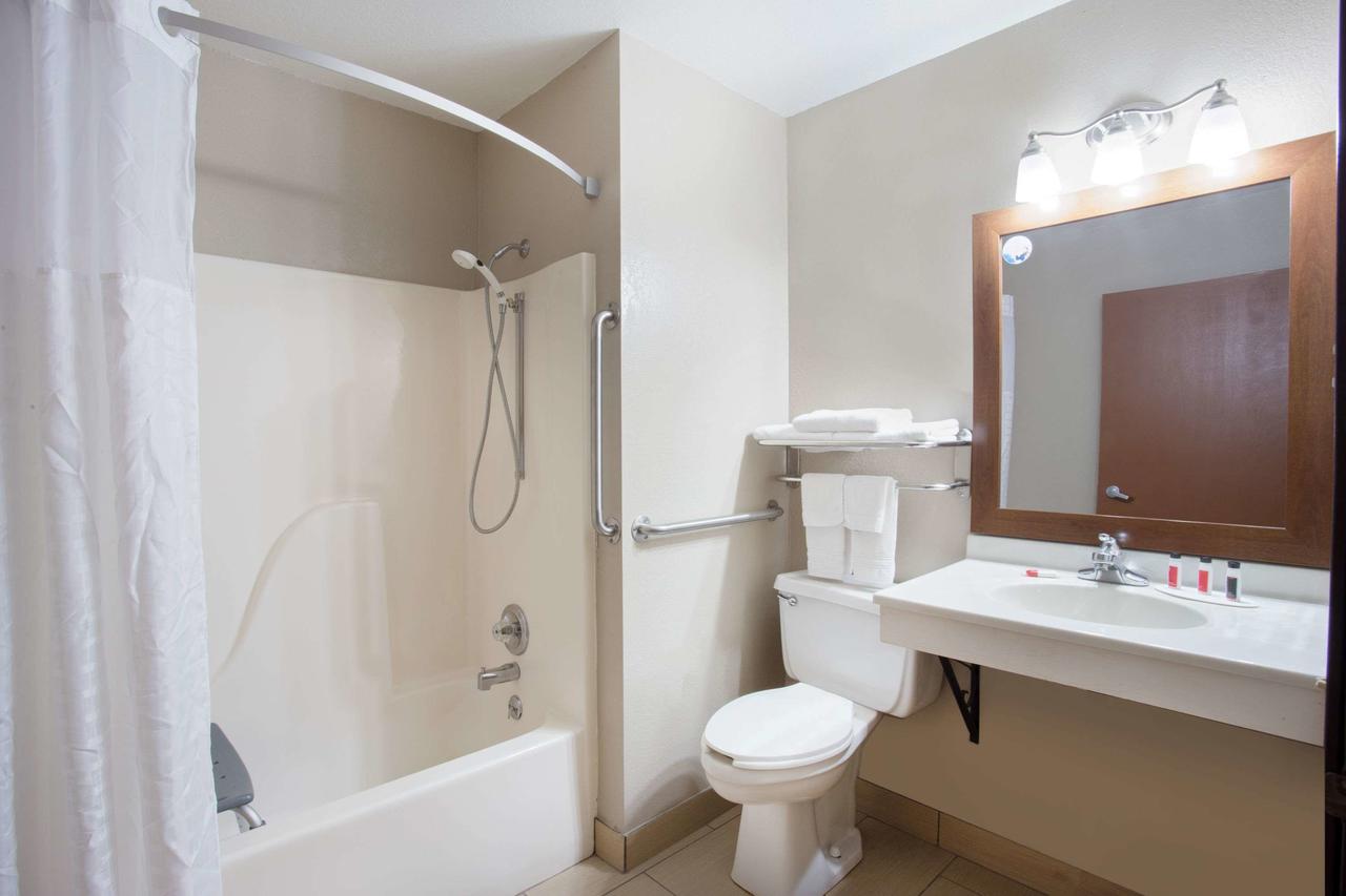 Super 8 By Wyndham Iowa City/Coralville - thumb 27