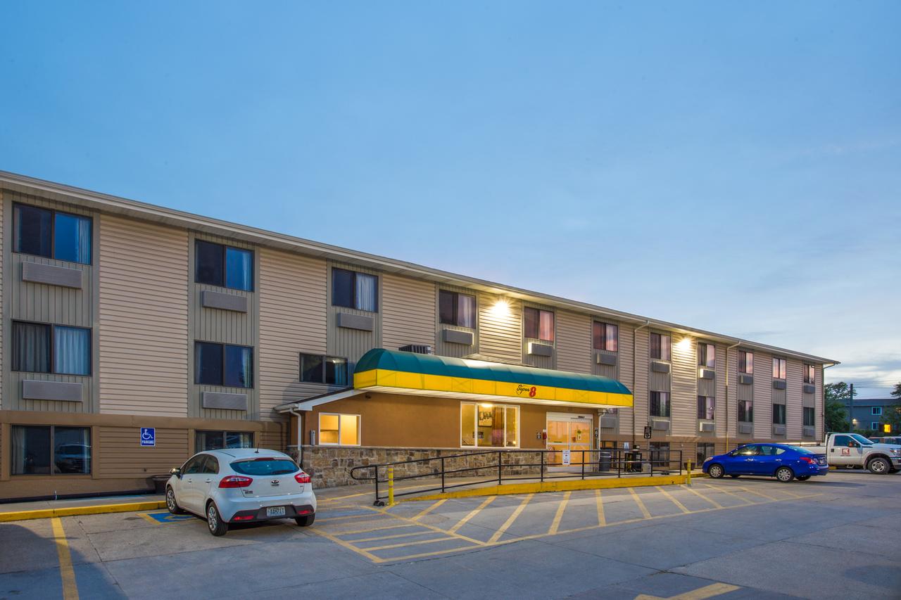 Super 8 By Wyndham Iowa City/Coralville - thumb 9